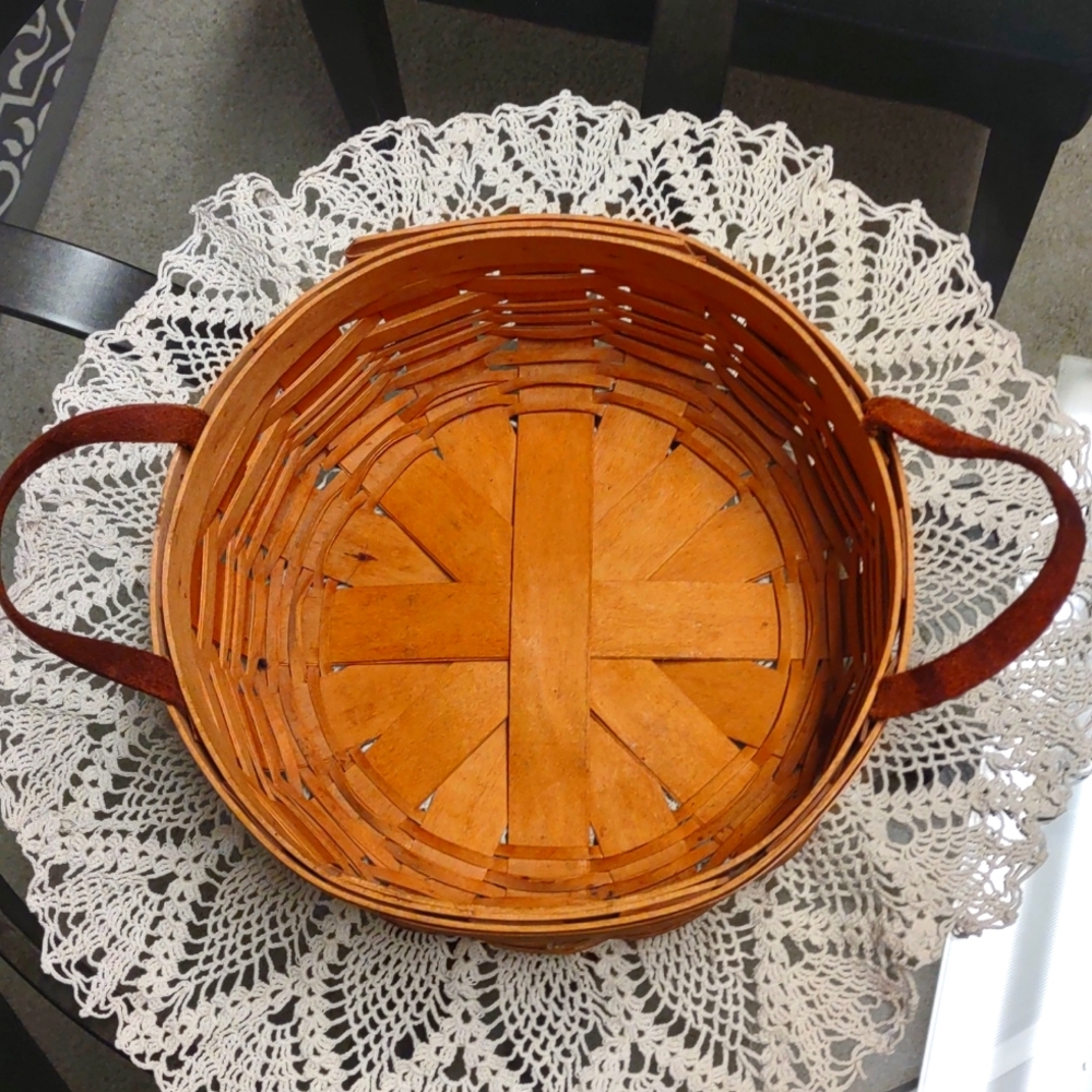 Longaberger 2003 Round Basket with Leather Handles
